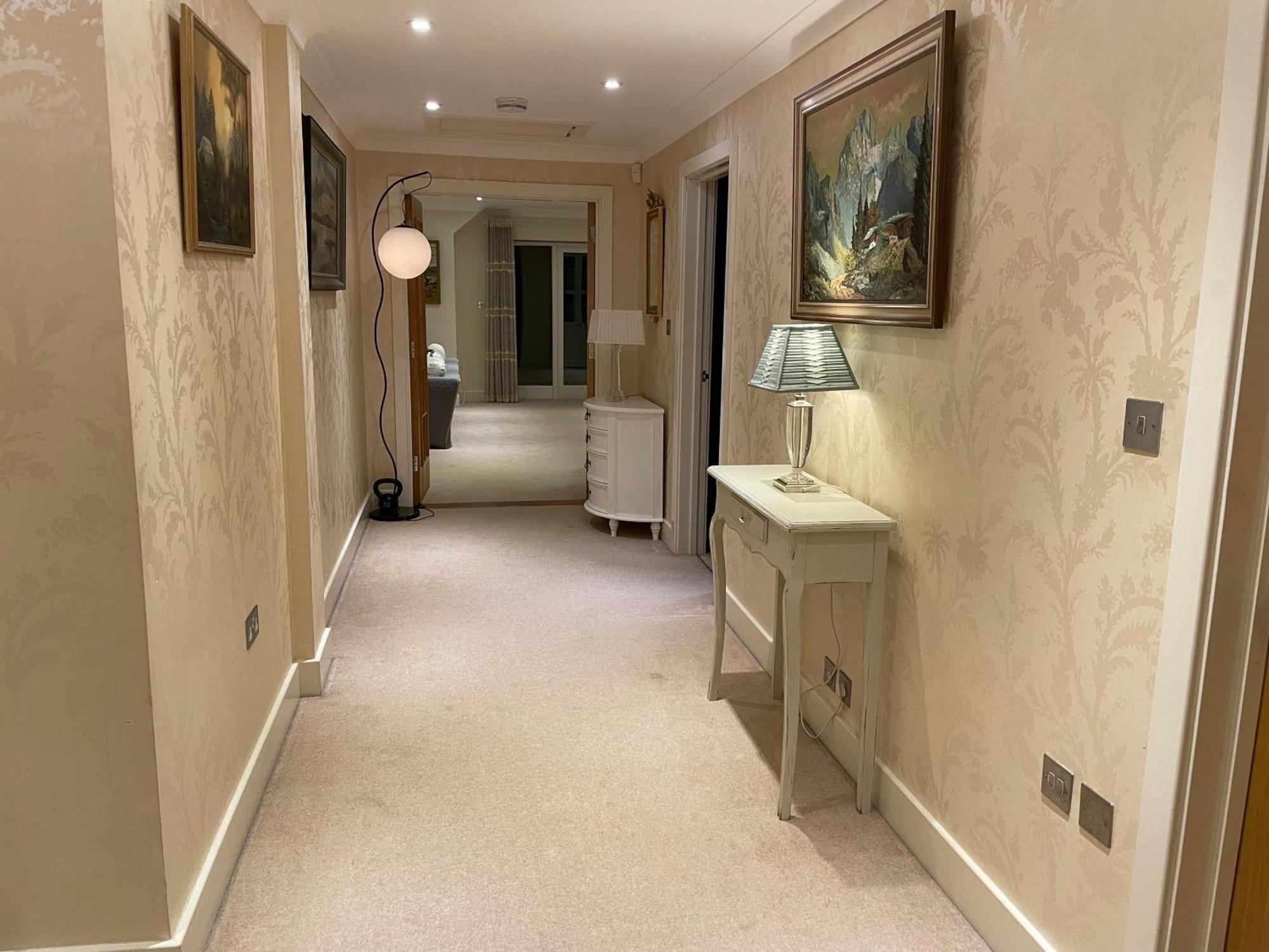 Top Floor En-Suite Double Bedrooms With Great View Of Windsor Castle & Free Parking Екстер'єр фото
