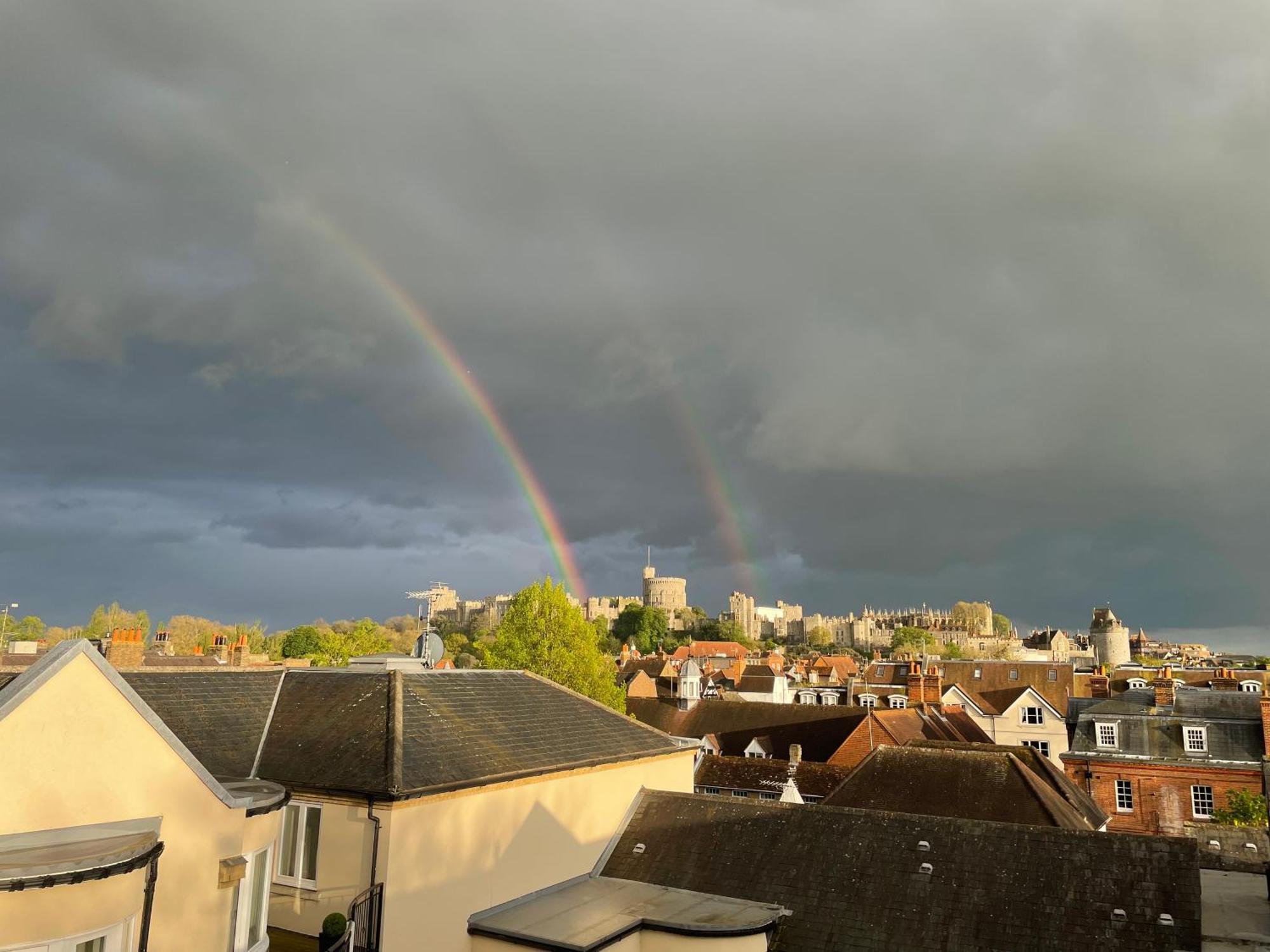 Top Floor En-Suite Double Bedrooms With Great View Of Windsor Castle & Free Parking Екстер'єр фото