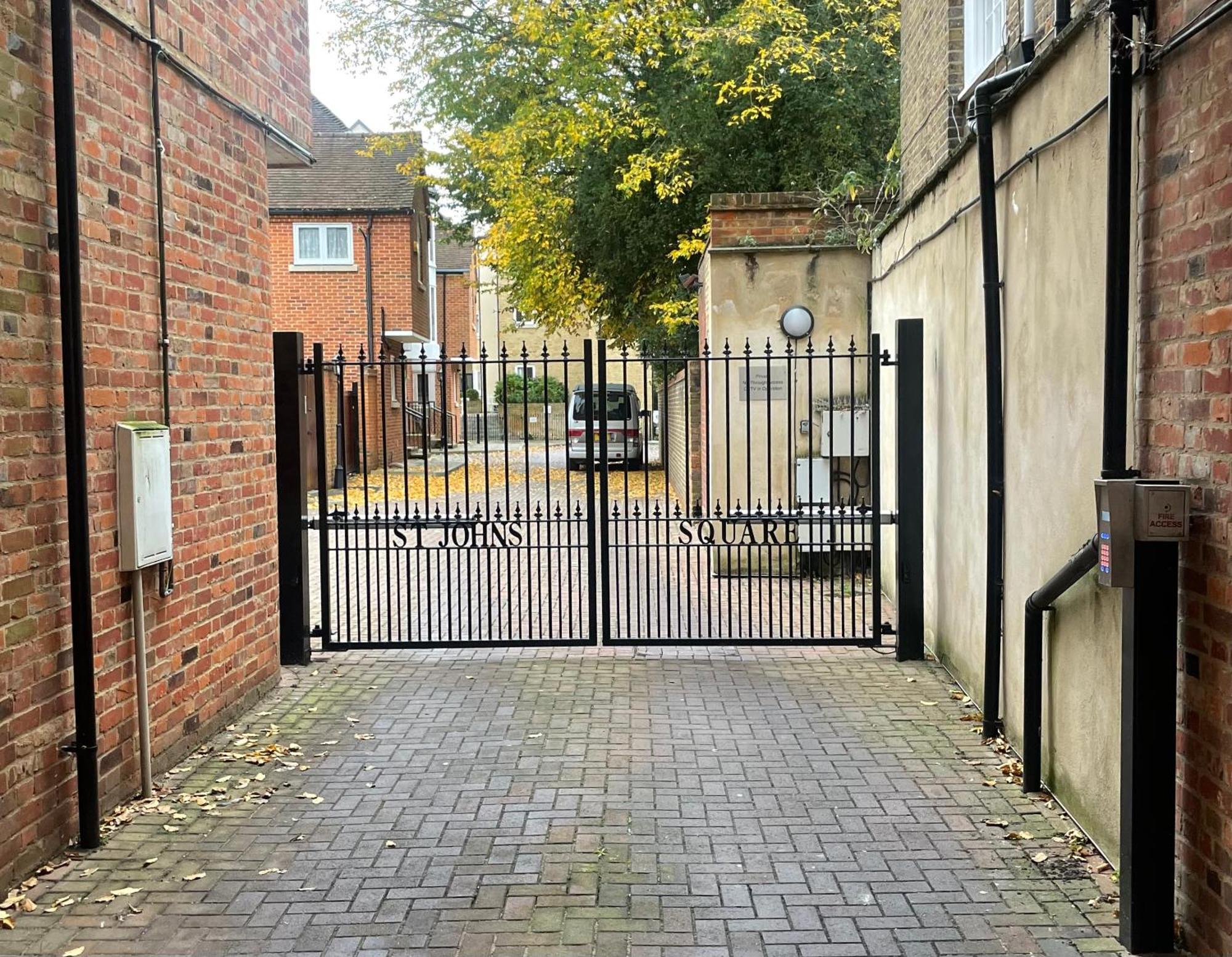 Top Floor En-Suite Double Bedrooms With Great View Of Windsor Castle & Free Parking Екстер'єр фото