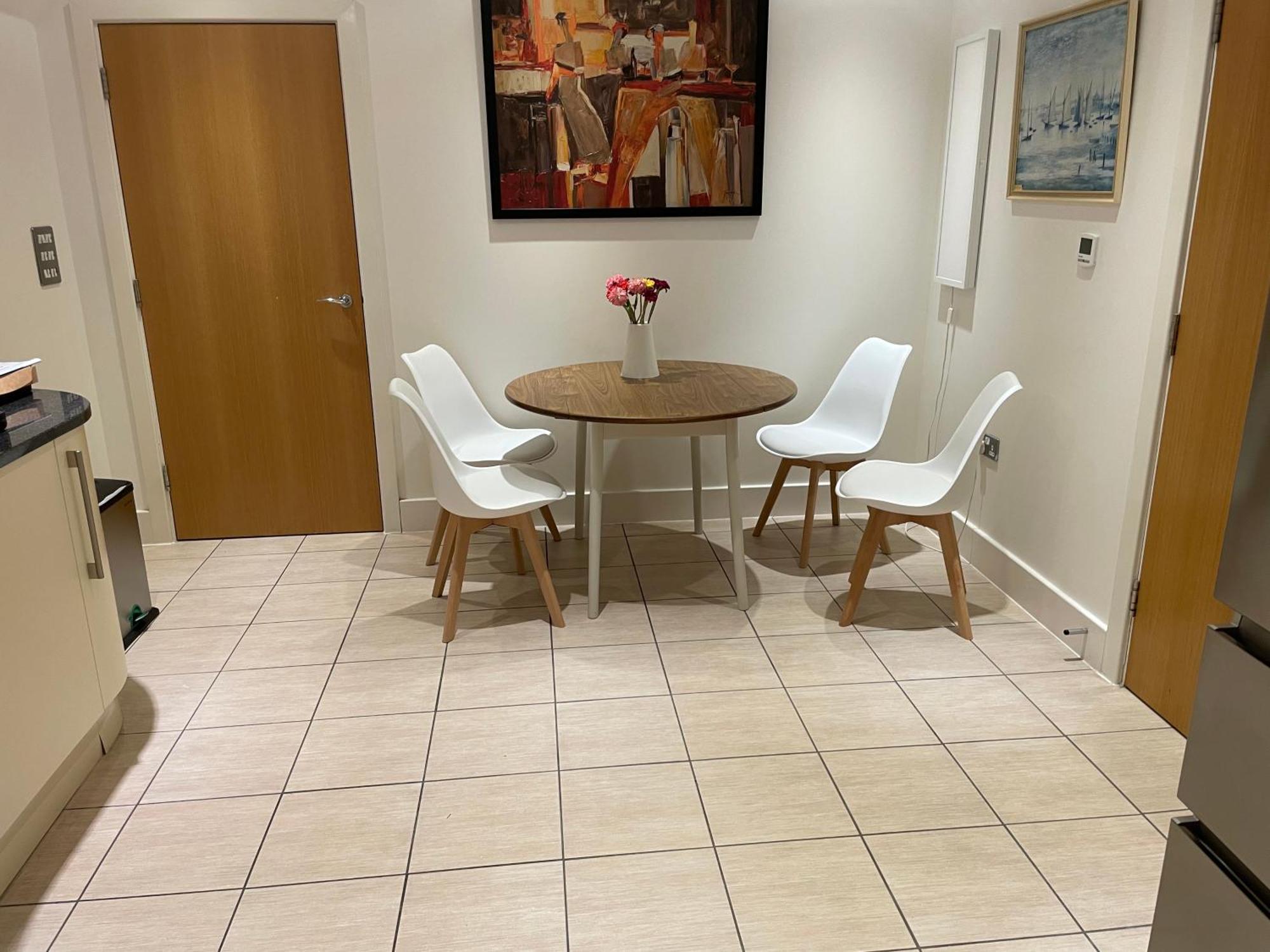 Top Floor En-Suite Double Bedrooms With Great View Of Windsor Castle & Free Parking Екстер'єр фото