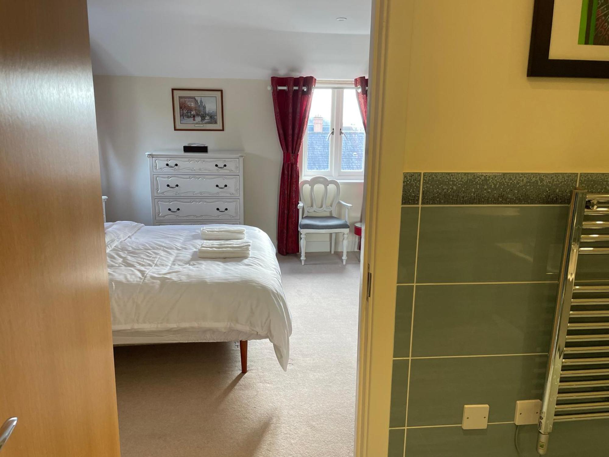 Top Floor En-Suite Double Bedrooms With Great View Of Windsor Castle & Free Parking Екстер'єр фото