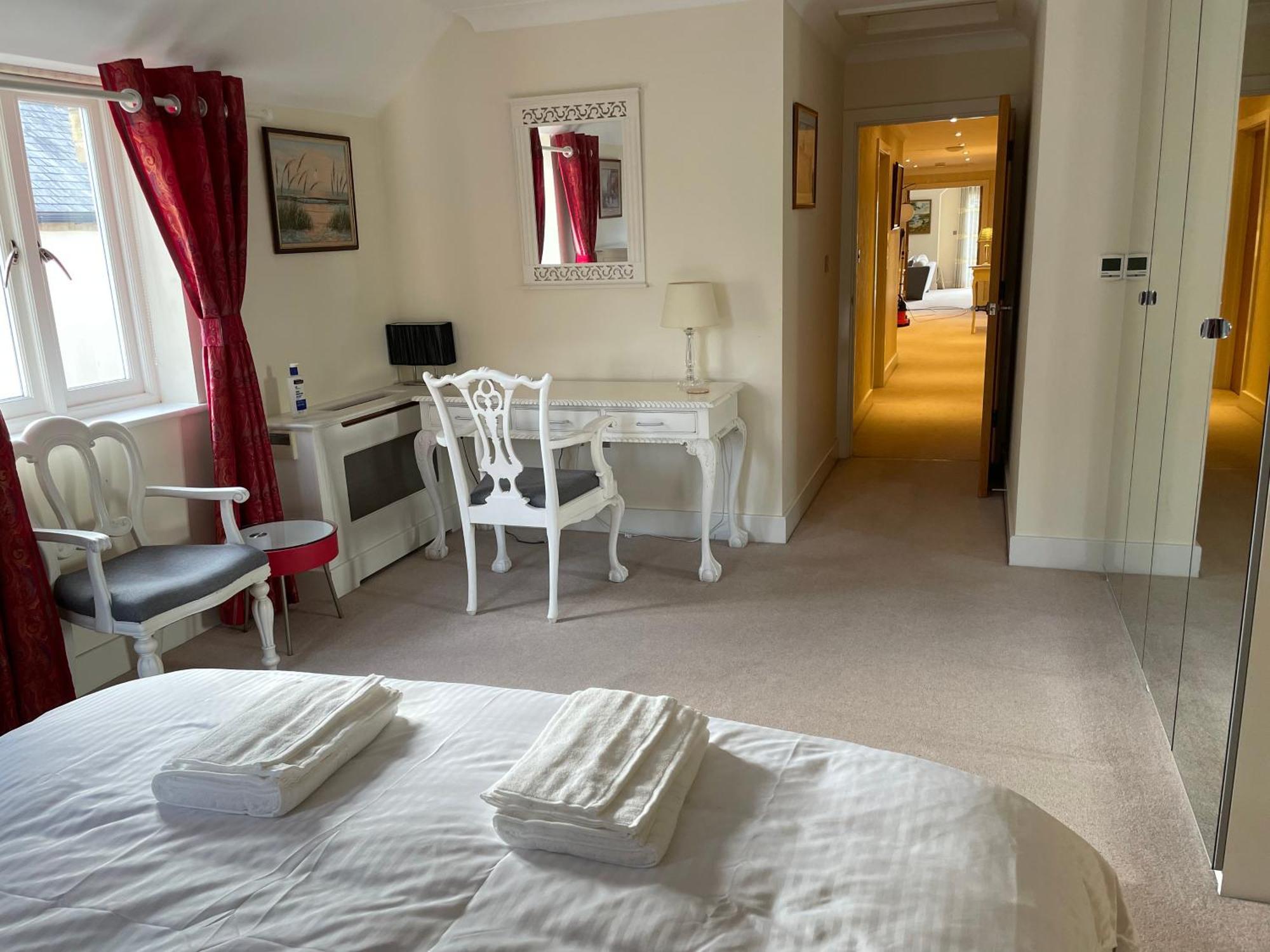 Top Floor En-Suite Double Bedrooms With Great View Of Windsor Castle & Free Parking Екстер'єр фото