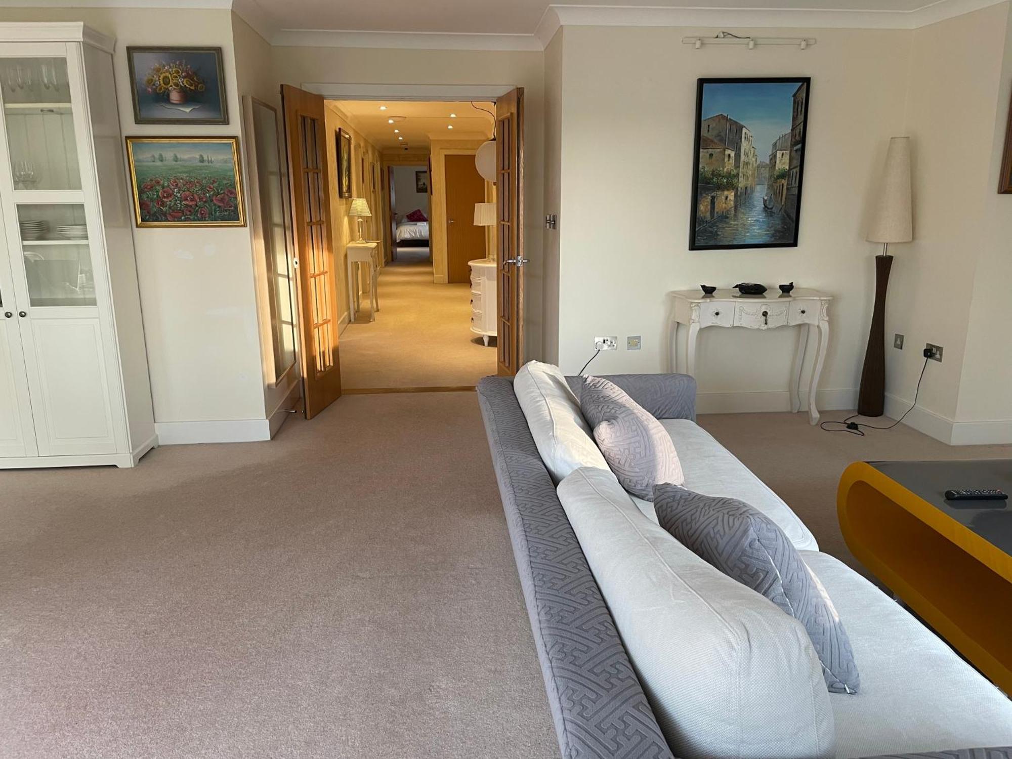 Top Floor En-Suite Double Bedrooms With Great View Of Windsor Castle & Free Parking Екстер'єр фото
