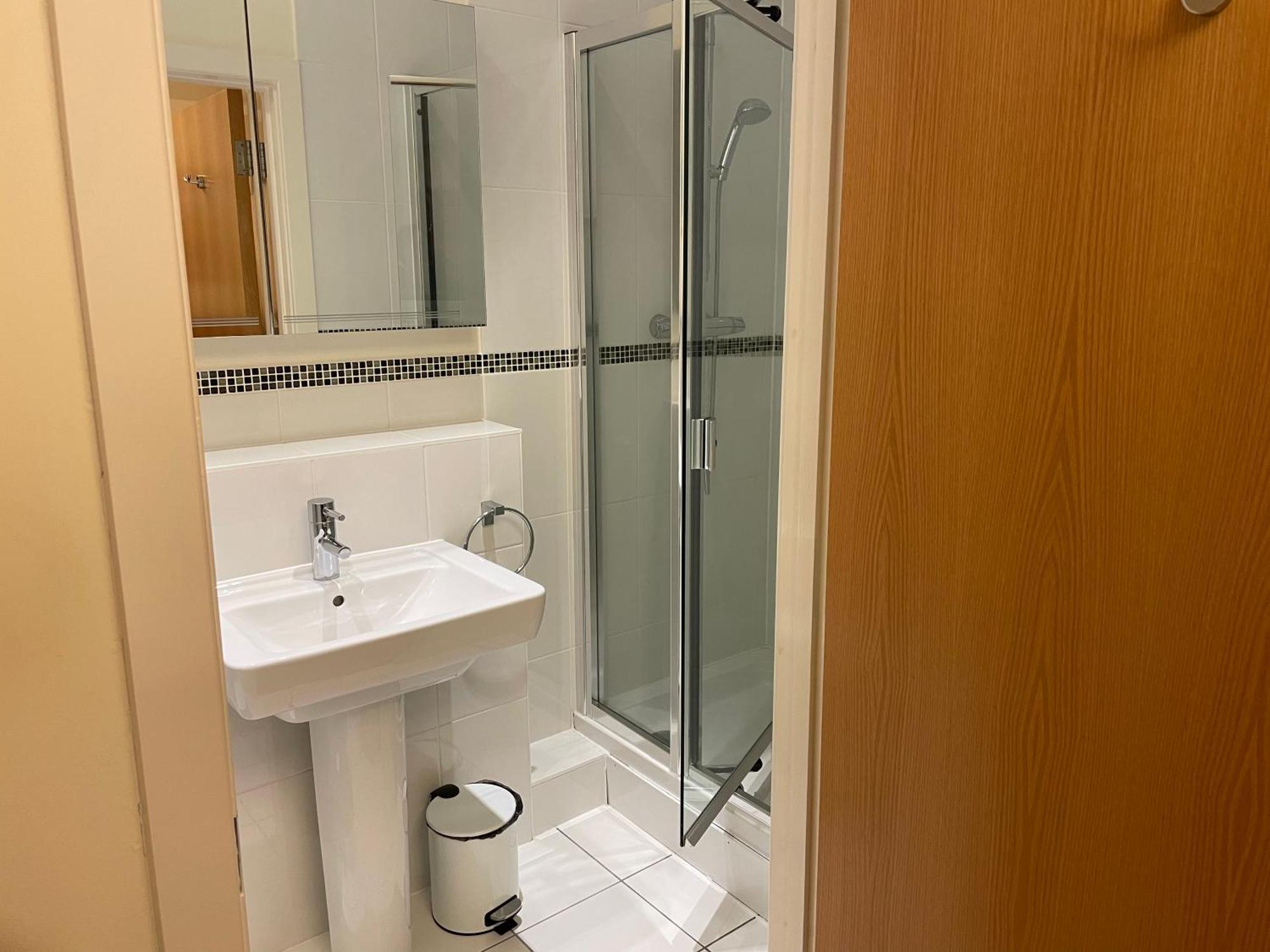Top Floor En-Suite Double Bedrooms With Great View Of Windsor Castle & Free Parking Екстер'єр фото