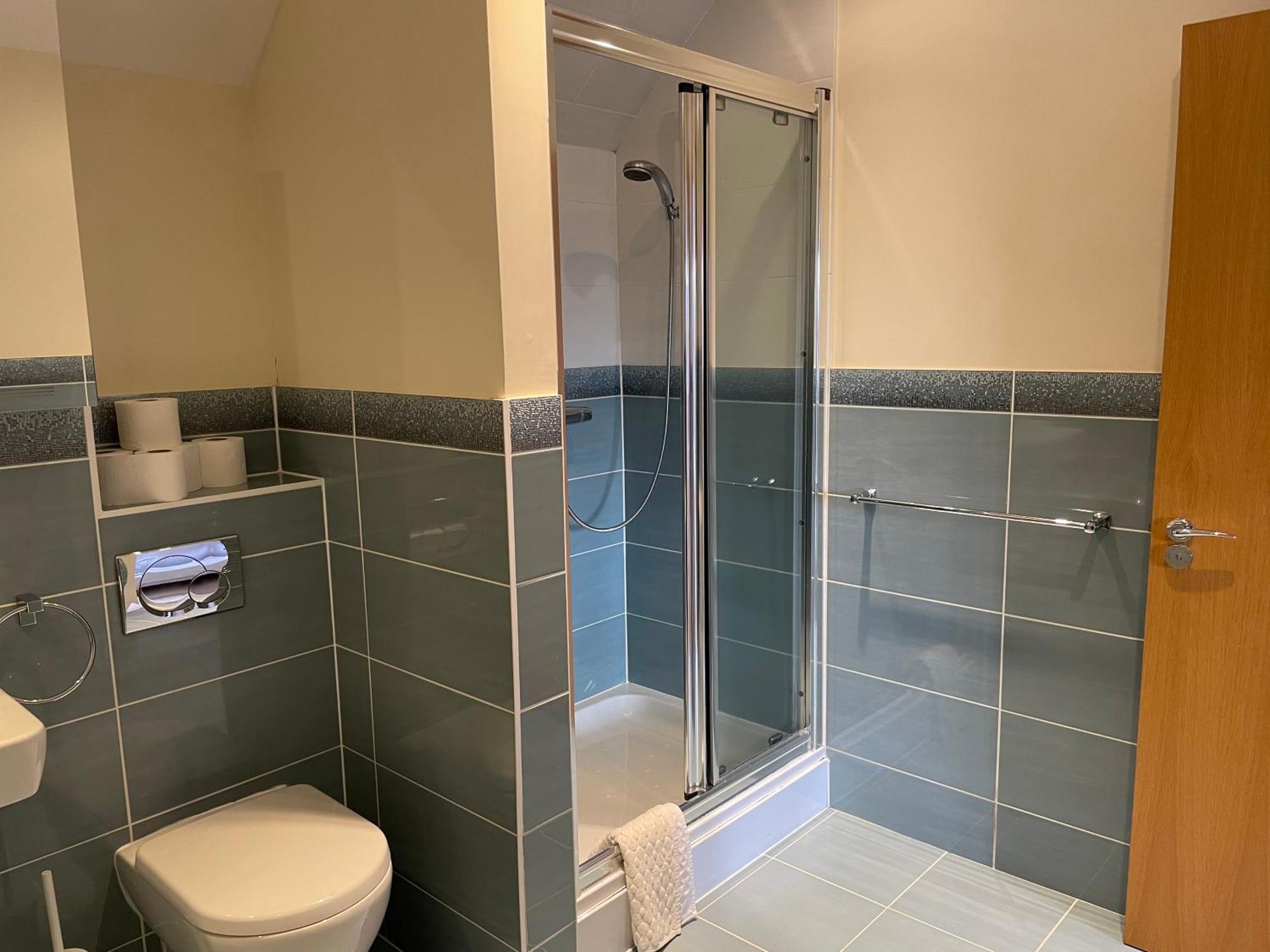 Top Floor En-Suite Double Bedrooms With Great View Of Windsor Castle & Free Parking Екстер'єр фото