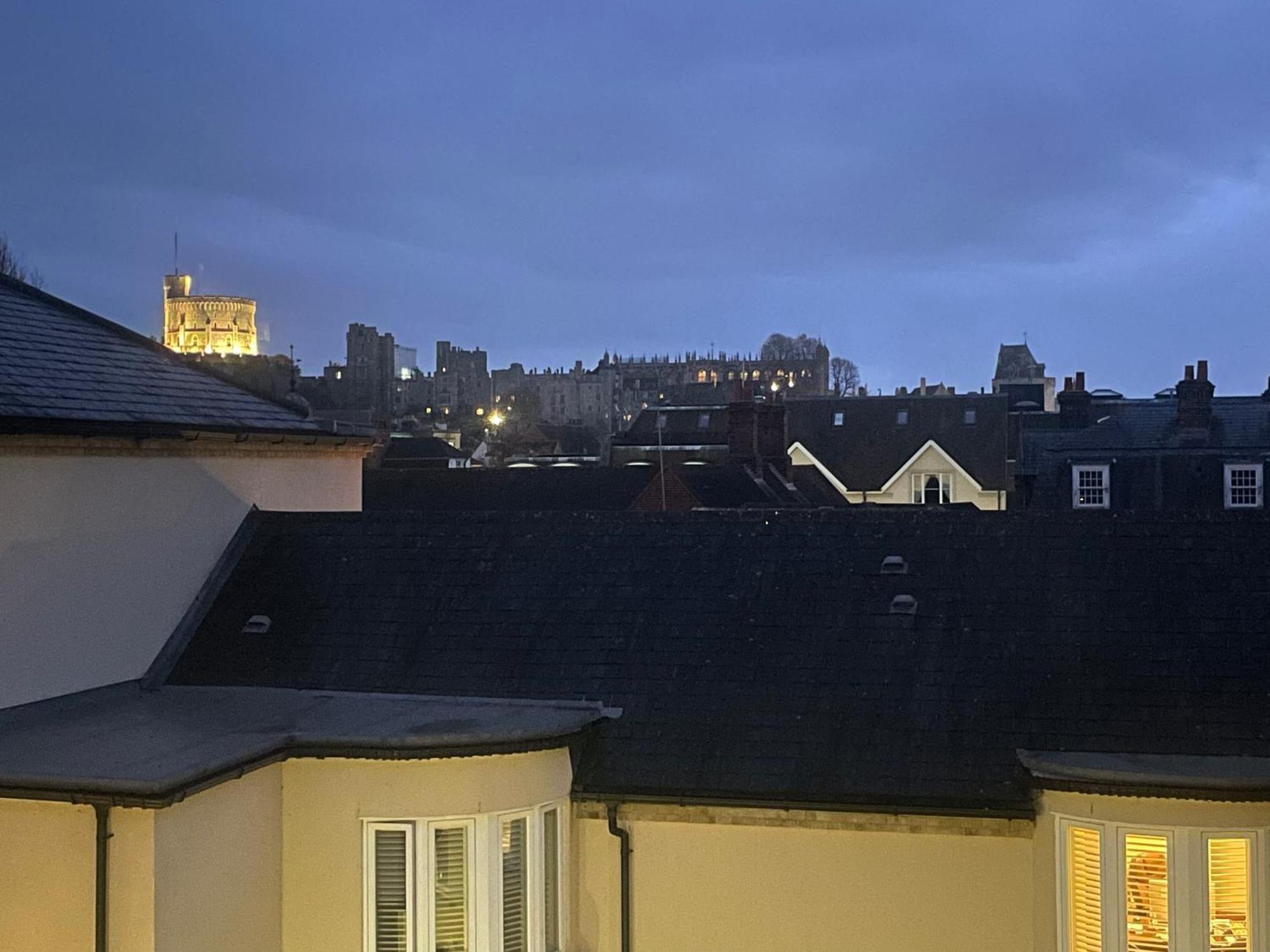 Top Floor En-Suite Double Bedrooms With Great View Of Windsor Castle & Free Parking Екстер'єр фото
