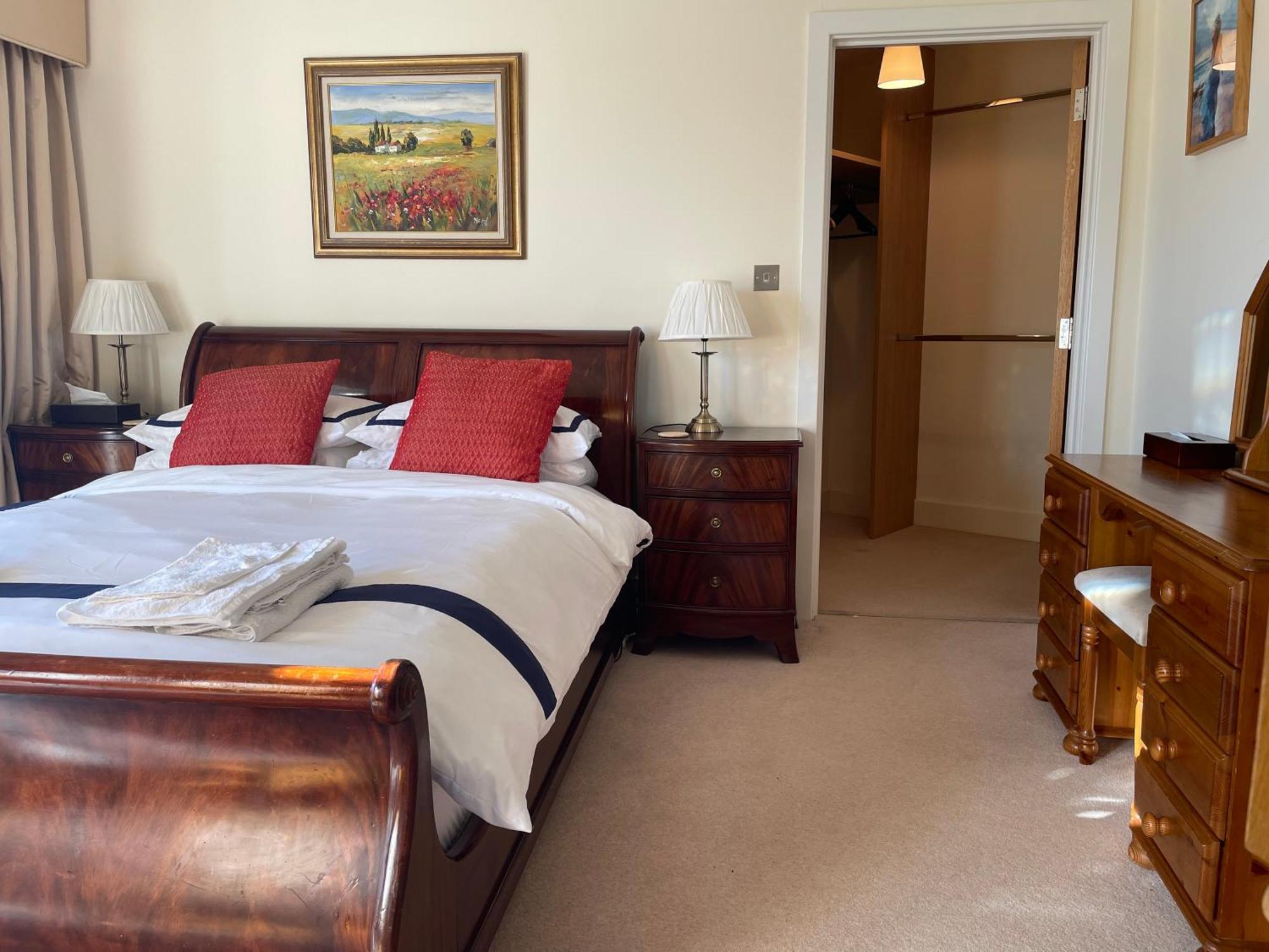 Top Floor En-Suite Double Bedrooms With Great View Of Windsor Castle & Free Parking Екстер'єр фото