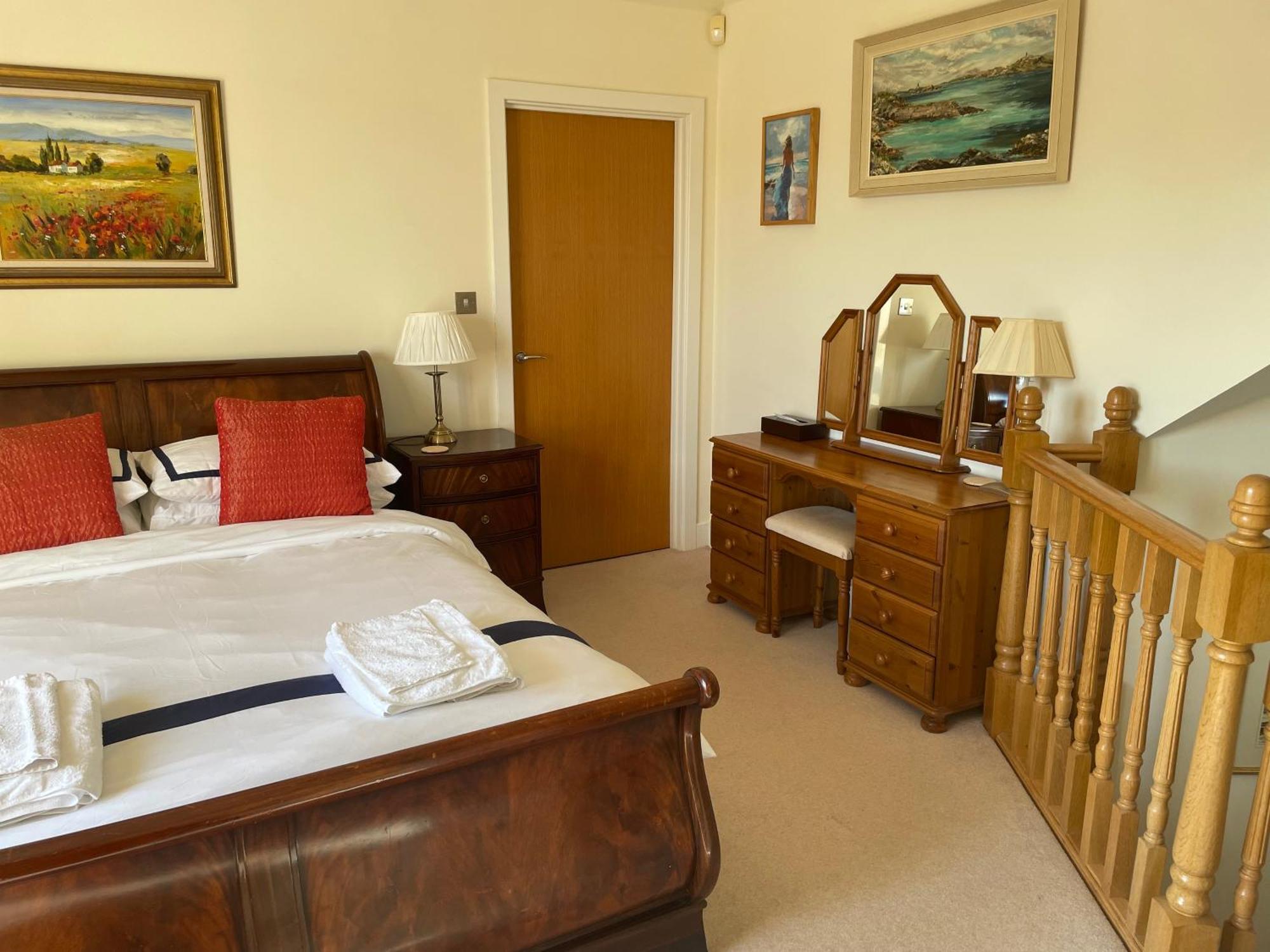 Top Floor En-Suite Double Bedrooms With Great View Of Windsor Castle & Free Parking Екстер'єр фото