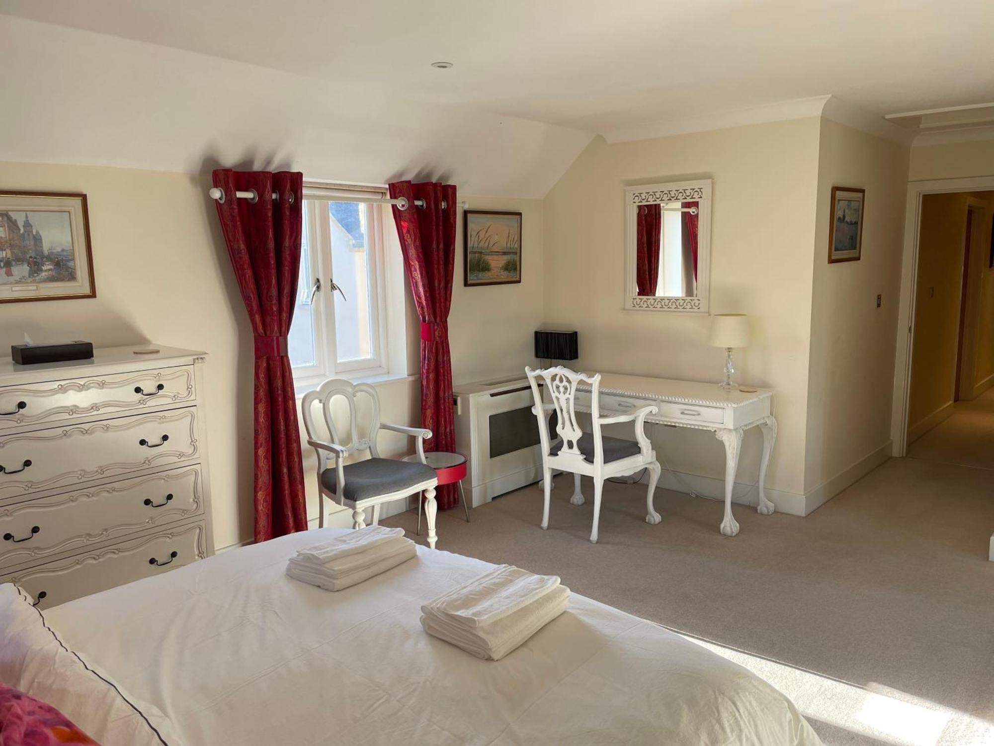 Top Floor En-Suite Double Bedrooms With Great View Of Windsor Castle & Free Parking Екстер'єр фото
