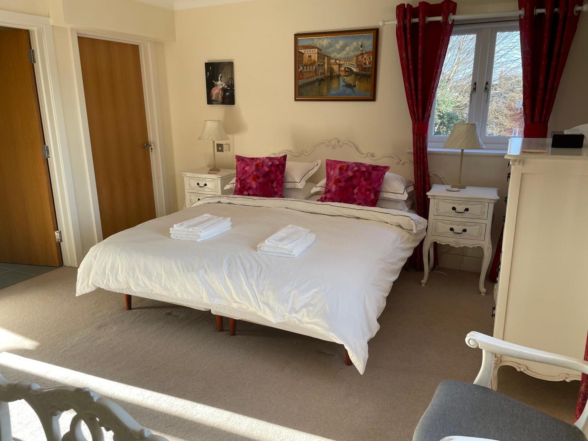 Top Floor En-Suite Double Bedrooms With Great View Of Windsor Castle & Free Parking Екстер'єр фото