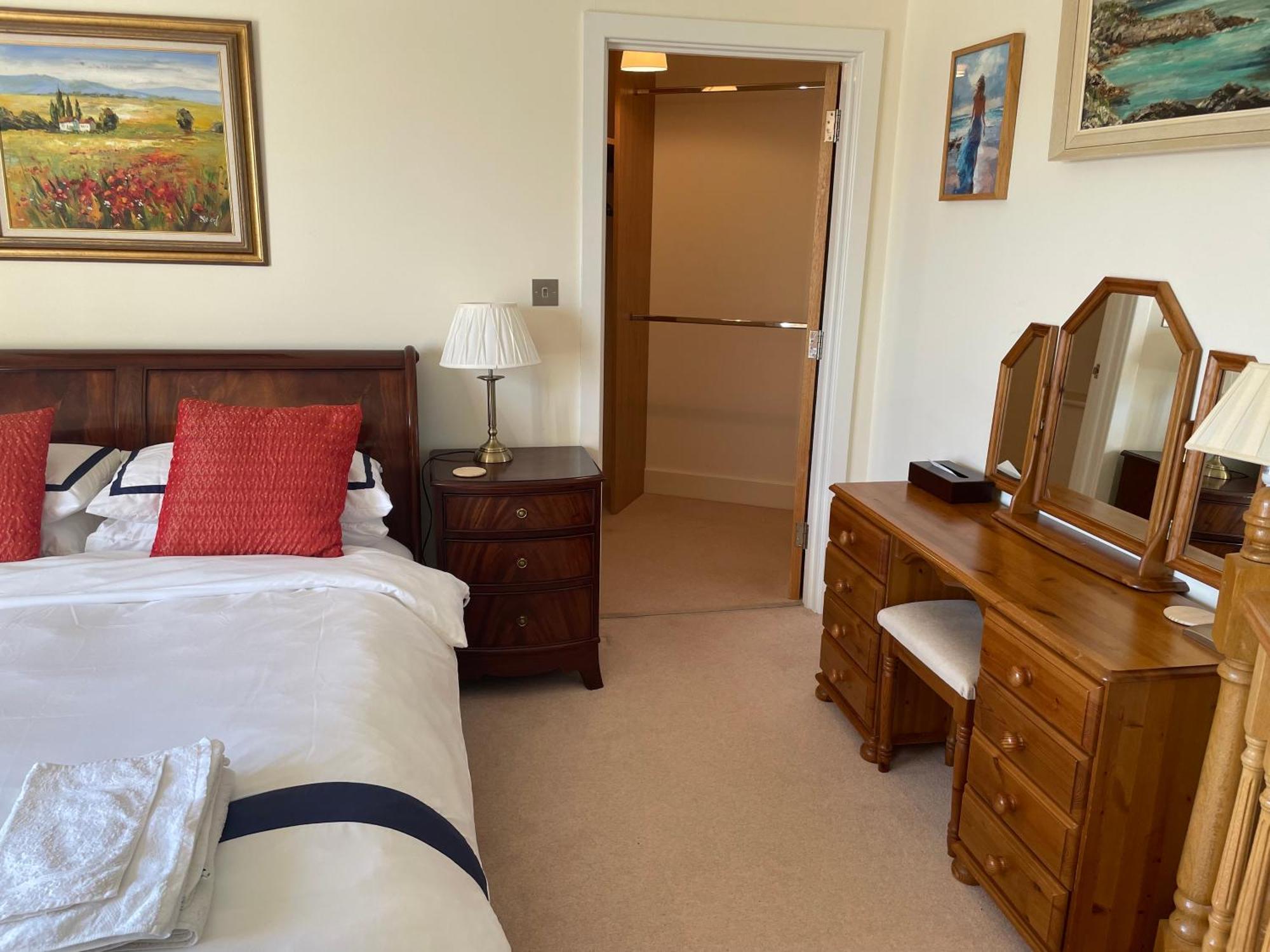 Top Floor En-Suite Double Bedrooms With Great View Of Windsor Castle & Free Parking Екстер'єр фото