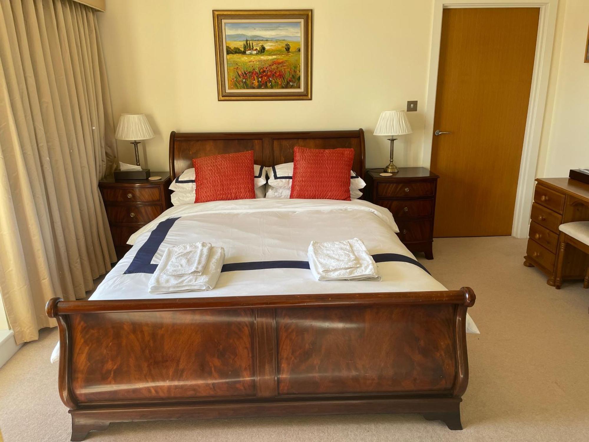 Top Floor En-Suite Double Bedrooms With Great View Of Windsor Castle & Free Parking Екстер'єр фото