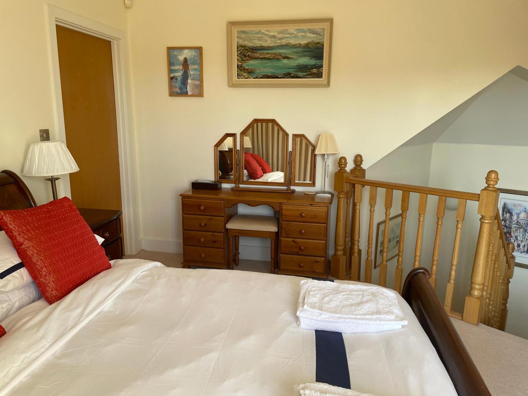 Top Floor En-Suite Double Bedrooms With Great View Of Windsor Castle & Free Parking Екстер'єр фото