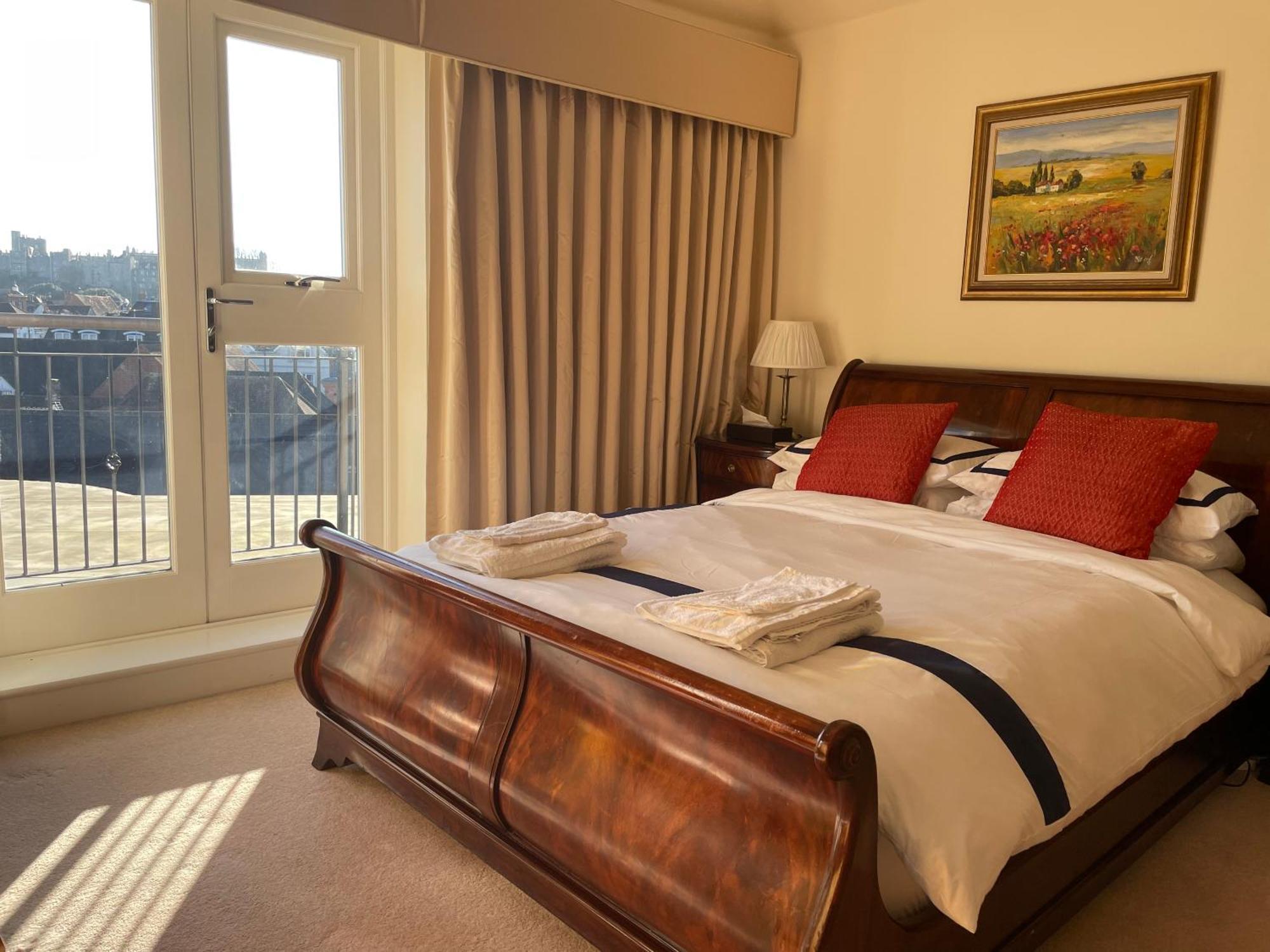 Top Floor En-Suite Double Bedrooms With Great View Of Windsor Castle & Free Parking Екстер'єр фото
