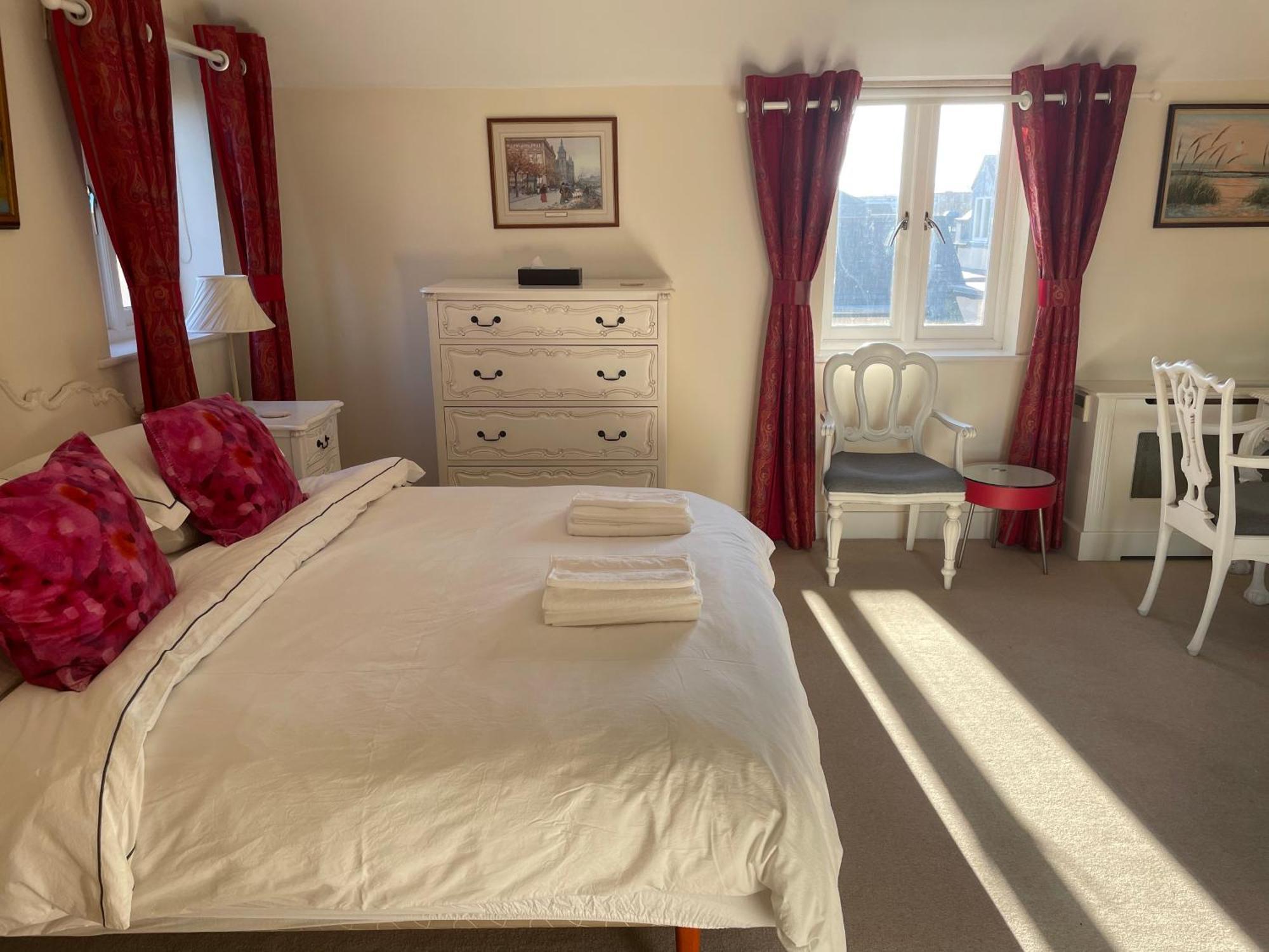 Top Floor En-Suite Double Bedrooms With Great View Of Windsor Castle & Free Parking Екстер'єр фото
