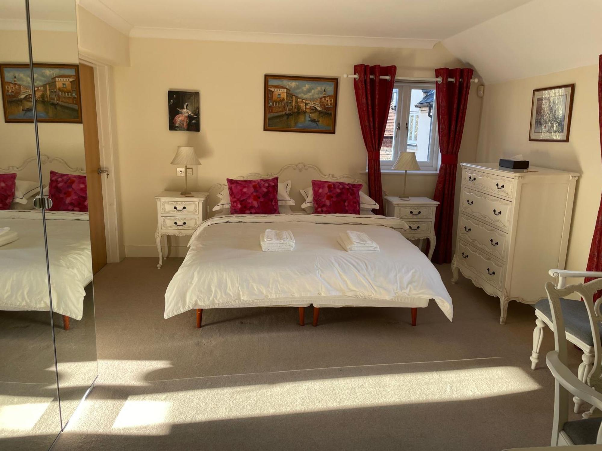 Top Floor En-Suite Double Bedrooms With Great View Of Windsor Castle & Free Parking Екстер'єр фото