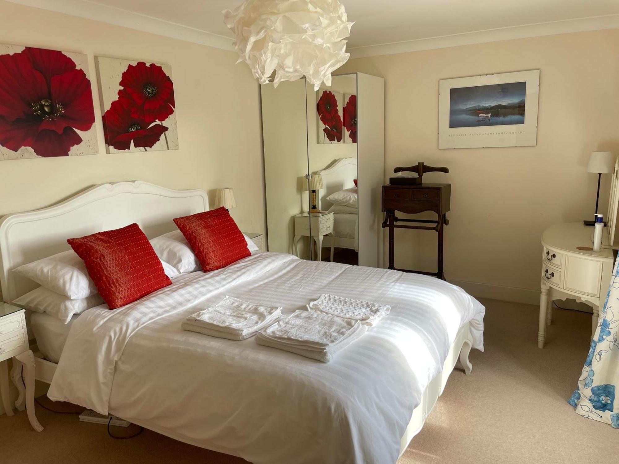 Top Floor En-Suite Double Bedrooms With Great View Of Windsor Castle & Free Parking Екстер'єр фото