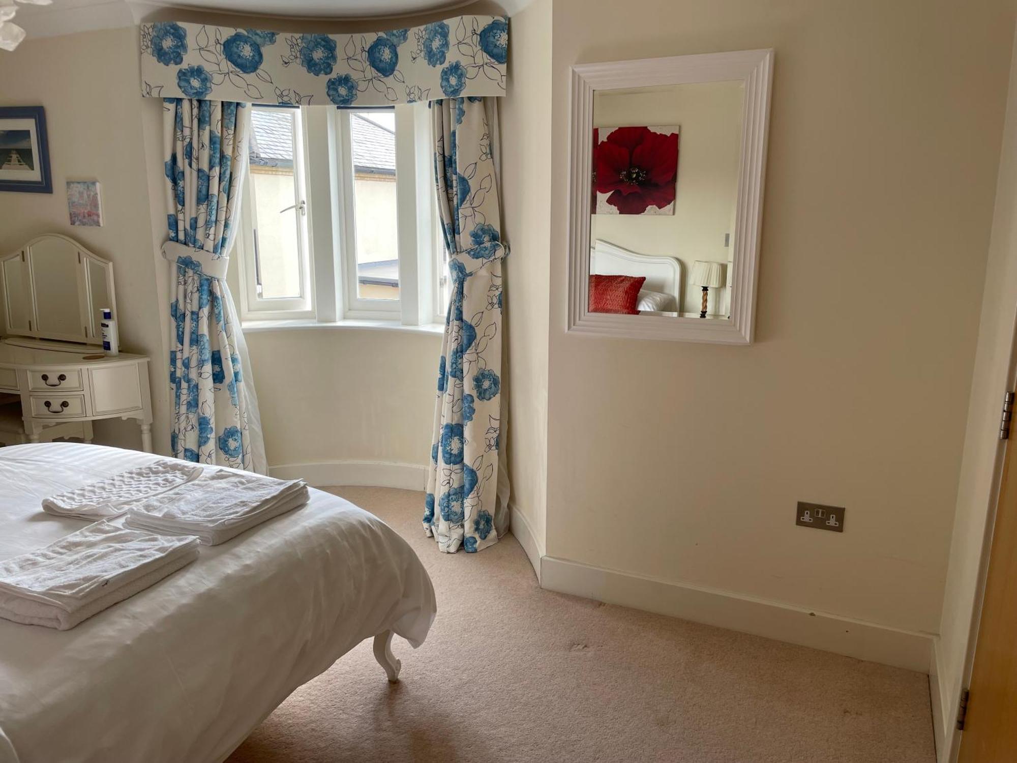 Top Floor En-Suite Double Bedrooms With Great View Of Windsor Castle & Free Parking Екстер'єр фото