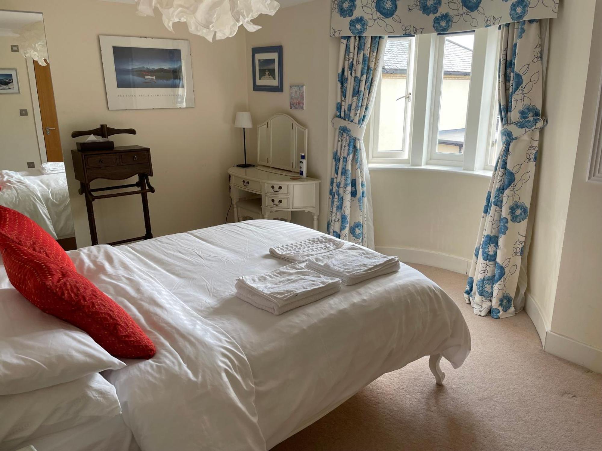 Top Floor En-Suite Double Bedrooms With Great View Of Windsor Castle & Free Parking Екстер'єр фото