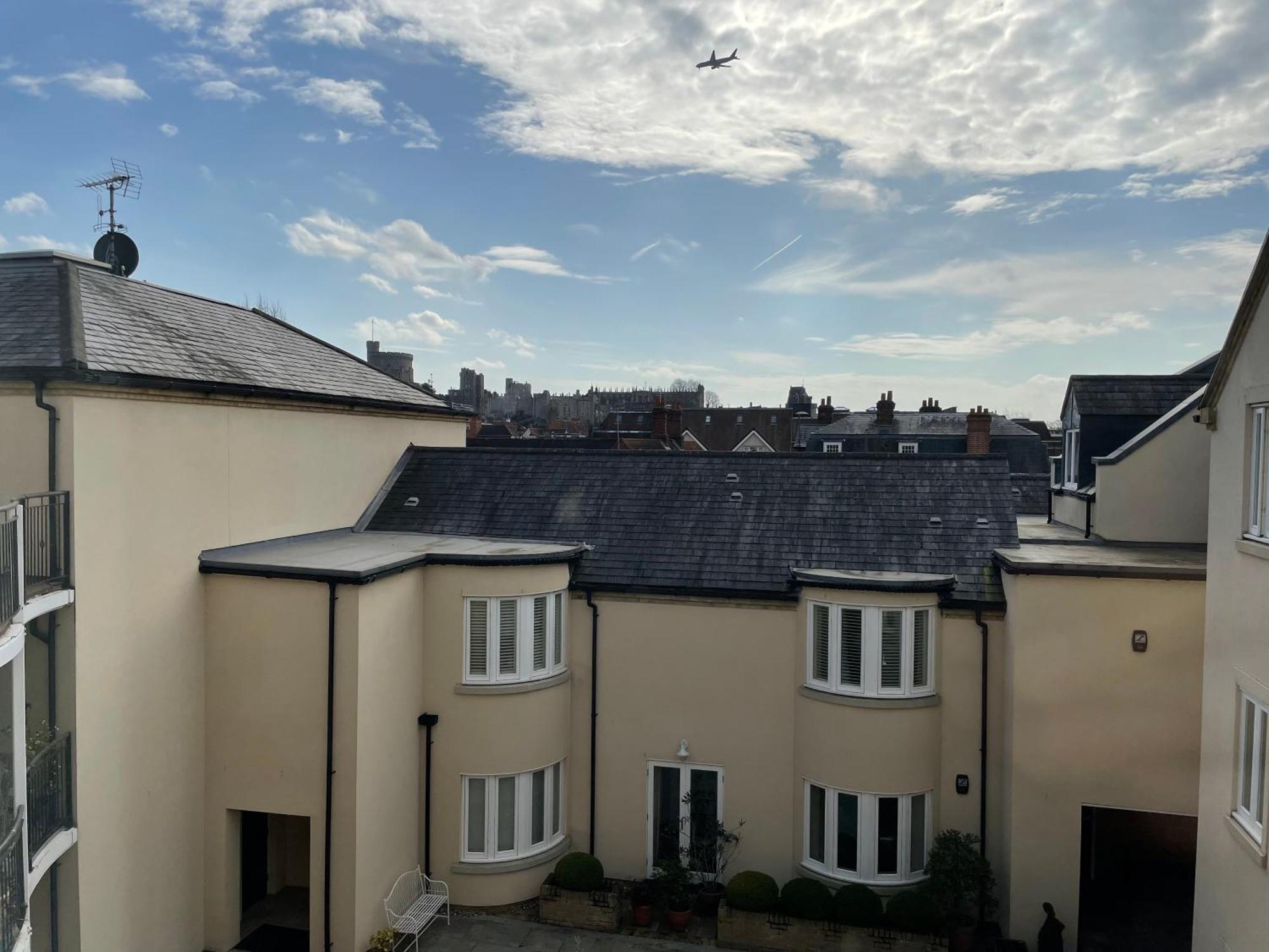 Top Floor En-Suite Double Bedrooms With Great View Of Windsor Castle & Free Parking Екстер'єр фото