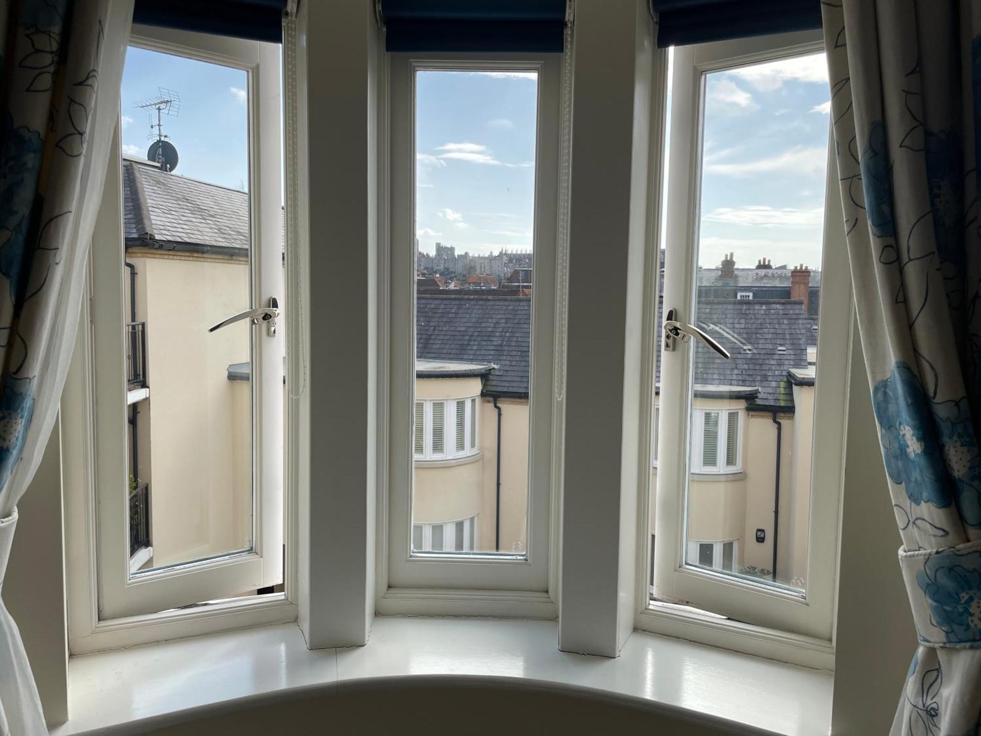 Top Floor En-Suite Double Bedrooms With Great View Of Windsor Castle & Free Parking Екстер'єр фото