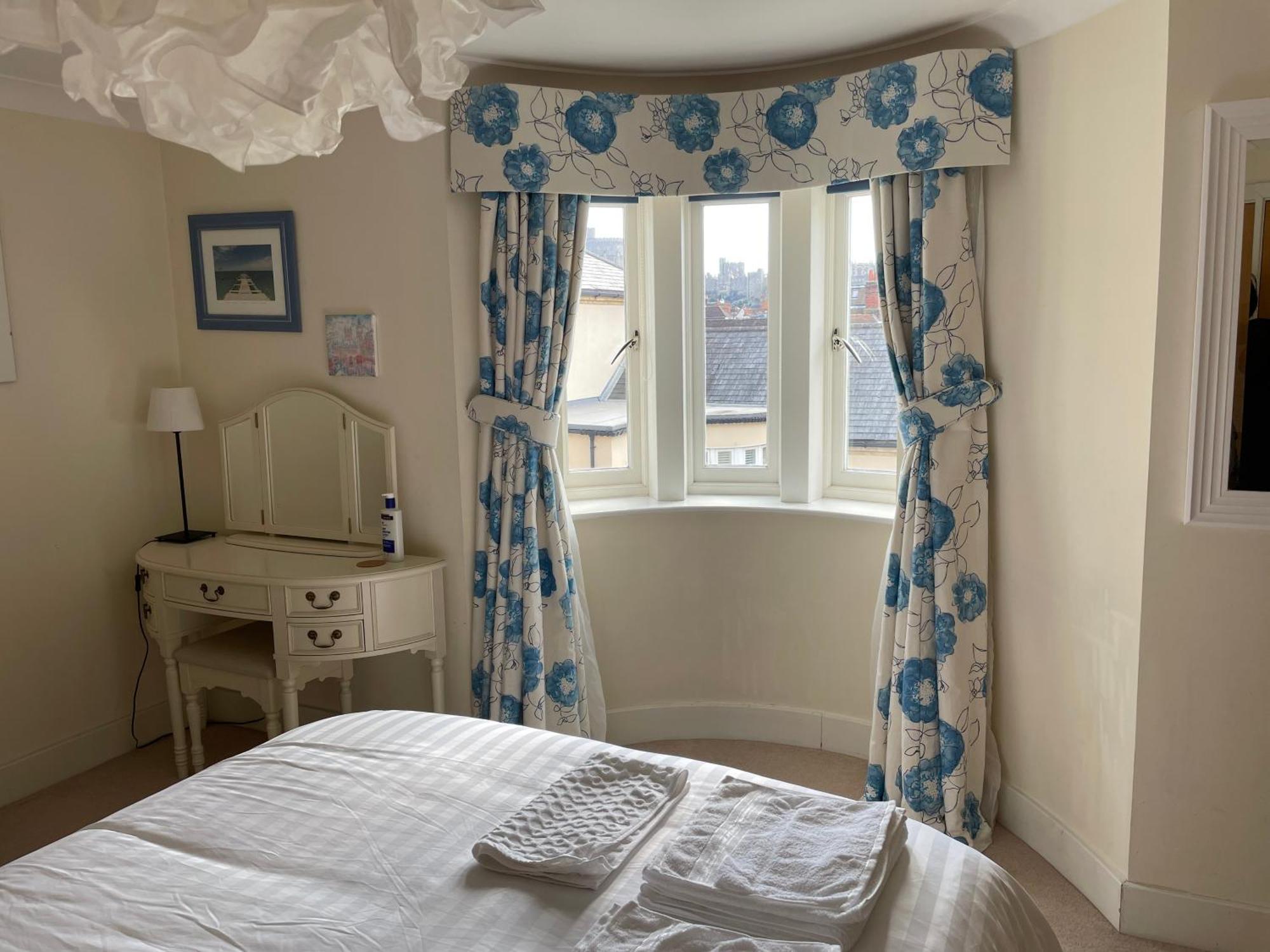 Top Floor En-Suite Double Bedrooms With Great View Of Windsor Castle & Free Parking Екстер'єр фото