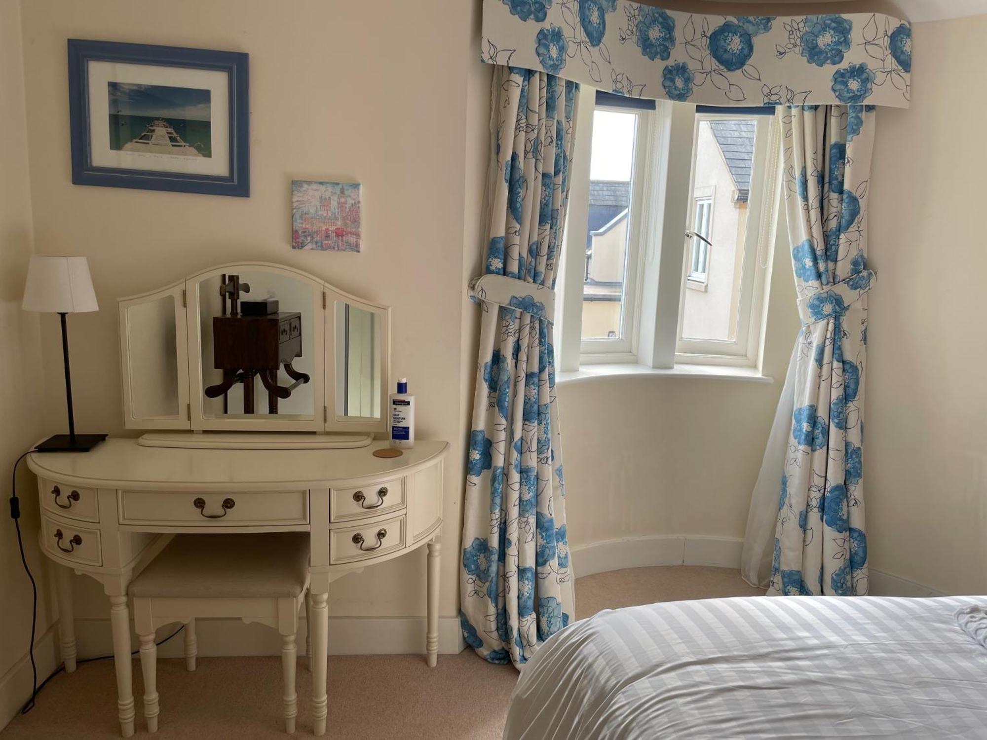 Top Floor En-Suite Double Bedrooms With Great View Of Windsor Castle & Free Parking Екстер'єр фото
