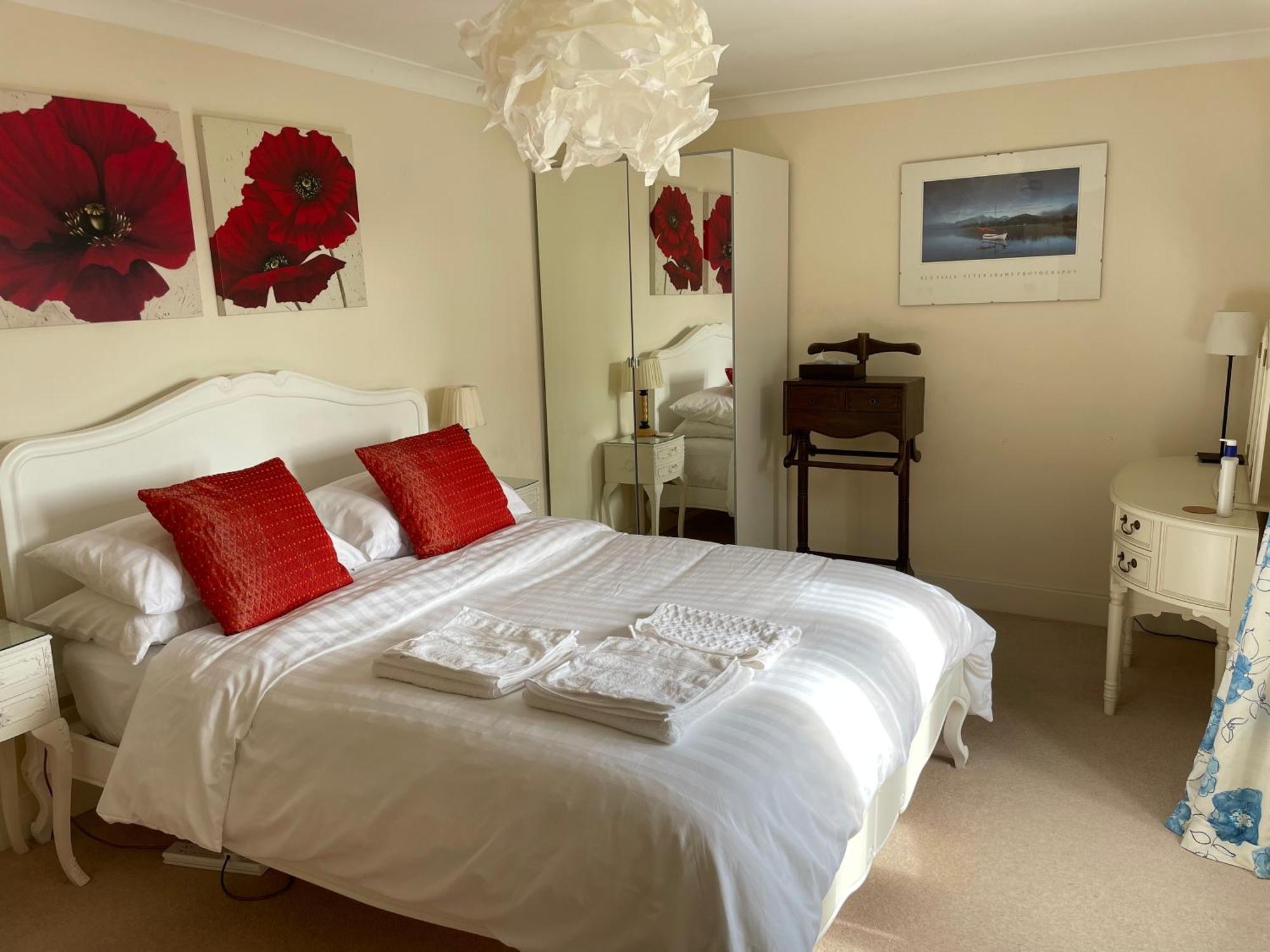 Top Floor En-Suite Double Bedrooms With Great View Of Windsor Castle & Free Parking Екстер'єр фото