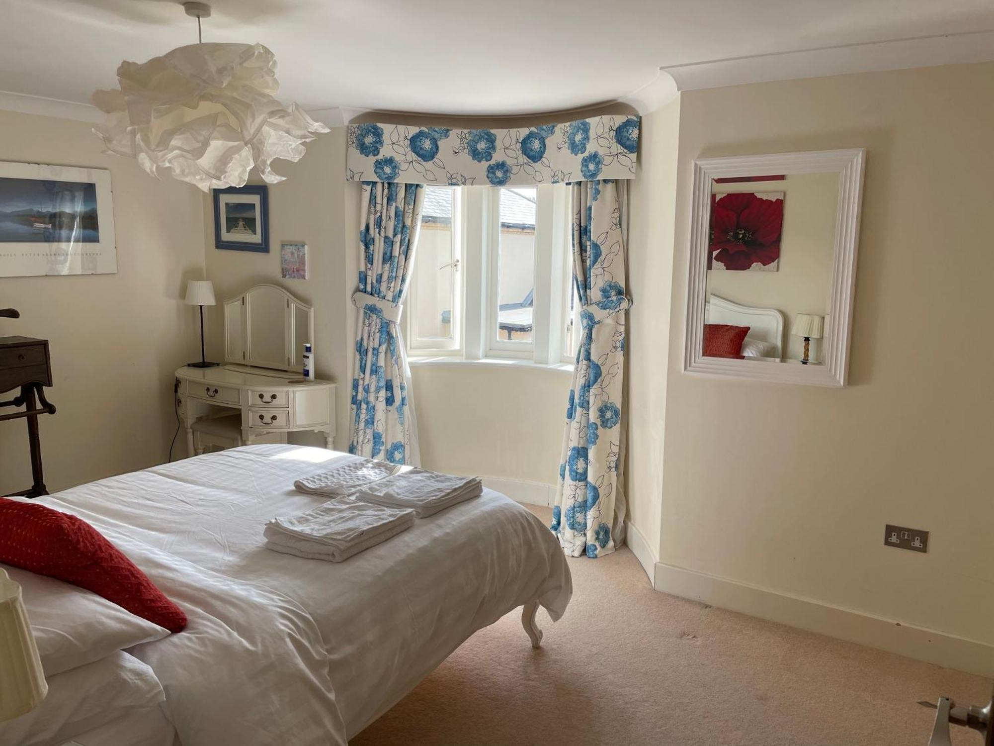 Top Floor En-Suite Double Bedrooms With Great View Of Windsor Castle & Free Parking Екстер'єр фото